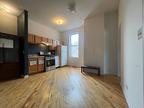 5th image of 1538 N Rockwell St APT 2R