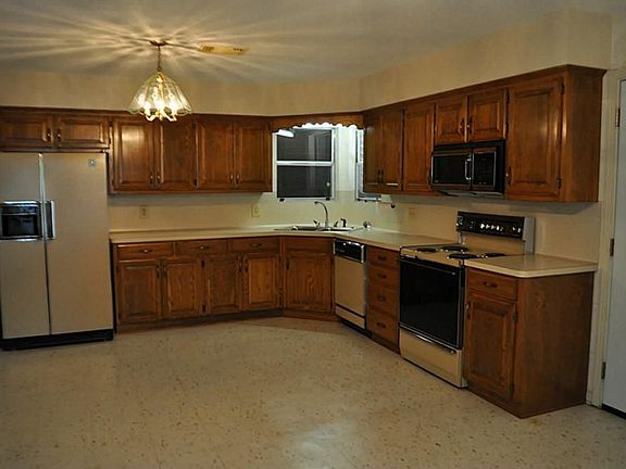 4th image of 2218 3rd St