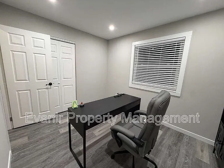 11884 Hamden Dr — Photo 17