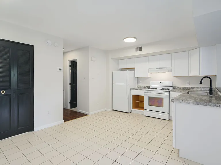 944 New Market St #2 — Photo 4