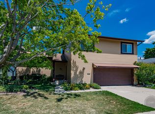 2716 Wild Plum St, Woodridge, IL 60517