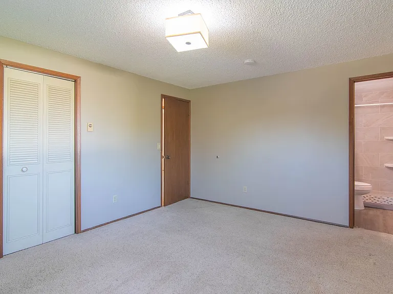 906 S McDonald Rd — Photo 8