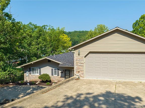 3rd image of 159 Hickory Grove Dr