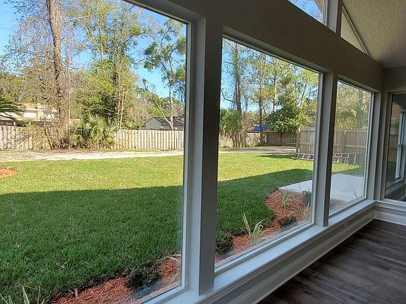 4th image of 2815 Admirals Walk Dr W