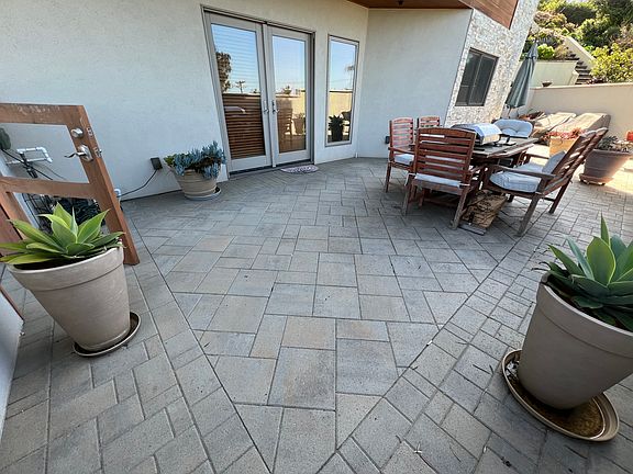 Private walled patio located just outside of the apt front doors. Inside/outside entertaining!