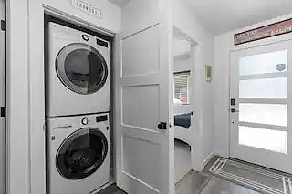 3rd image of 832 S Cloverdale St #B