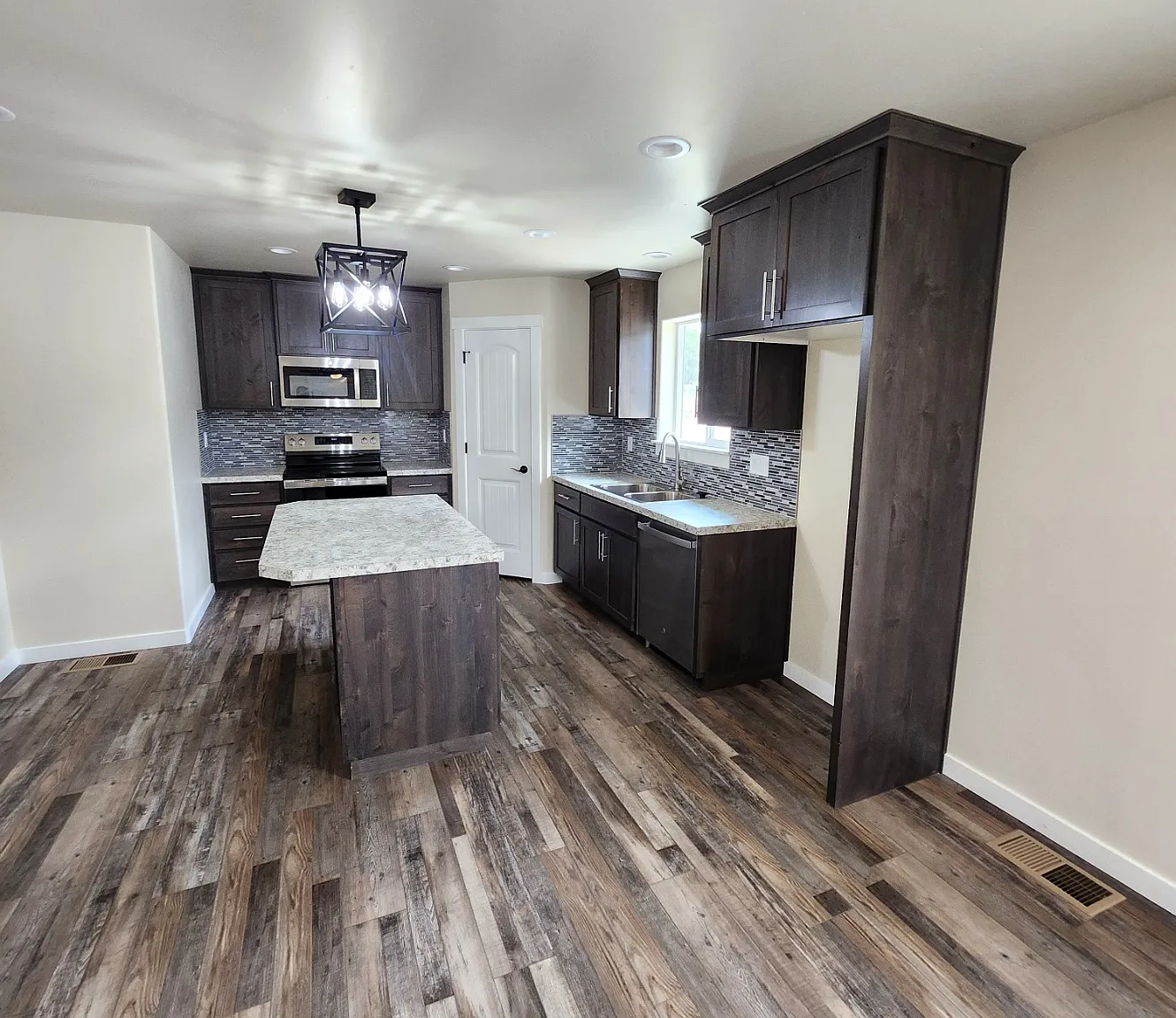 2 bed, 1000 sqft, $1,600 — Photo 3