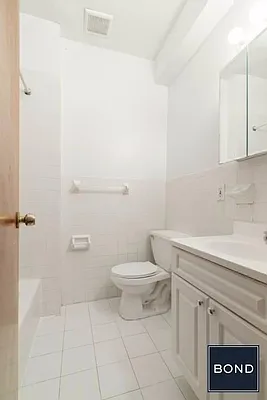 Rented by Bond New York | media 25