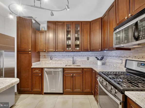 3001 Veazey Ter NW APT 715, Washington, DC 20008
