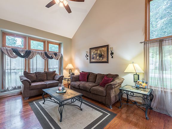 3rd image of 1170 Charter Oaks Ct