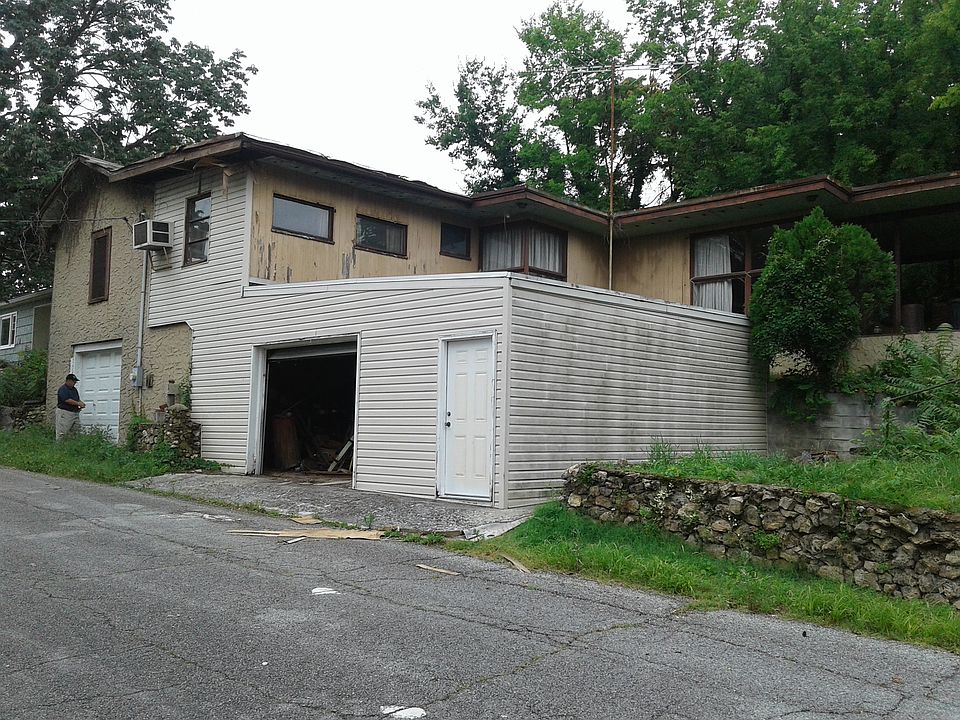 1st image of 3218 Idlewild Dr