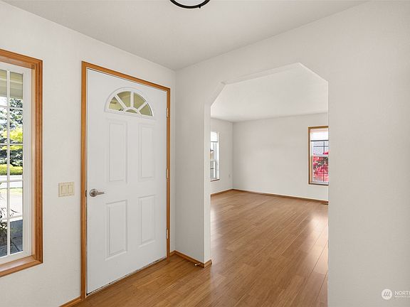 4th image of 110 Carl Sandburg Drive