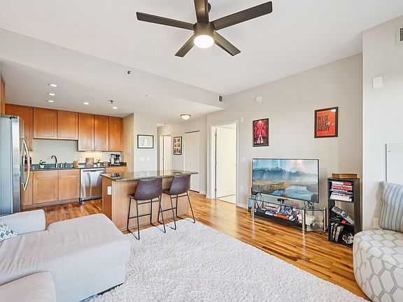 3rd image of 929 Portland Ave APT 410
