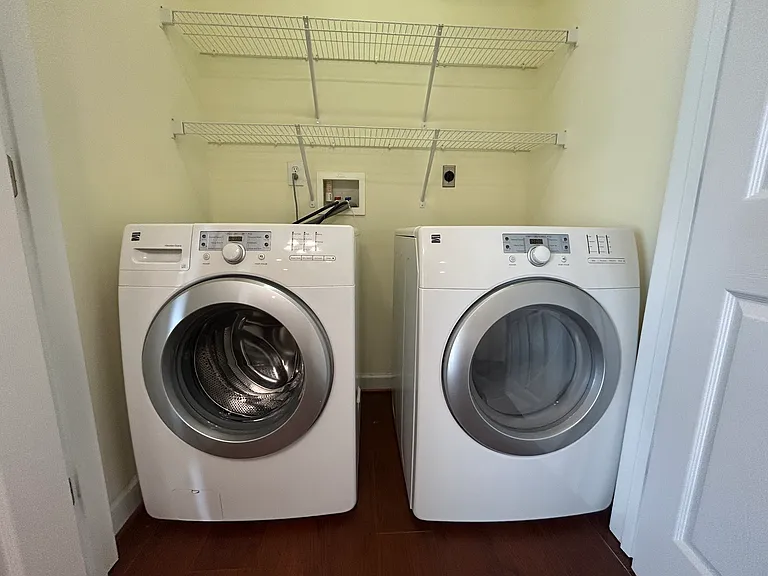 Kendall Square Apartments — Photo 25