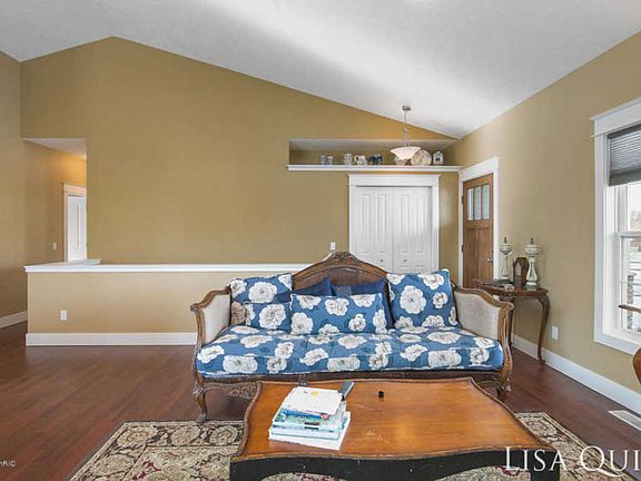5th image of 5760 Beyhill Dr NE