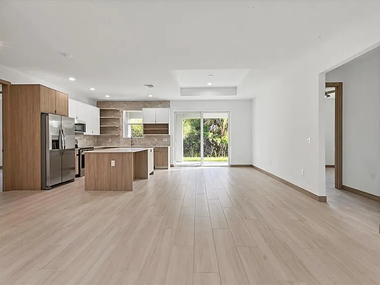 405 Sunset Rd N — Photo 12