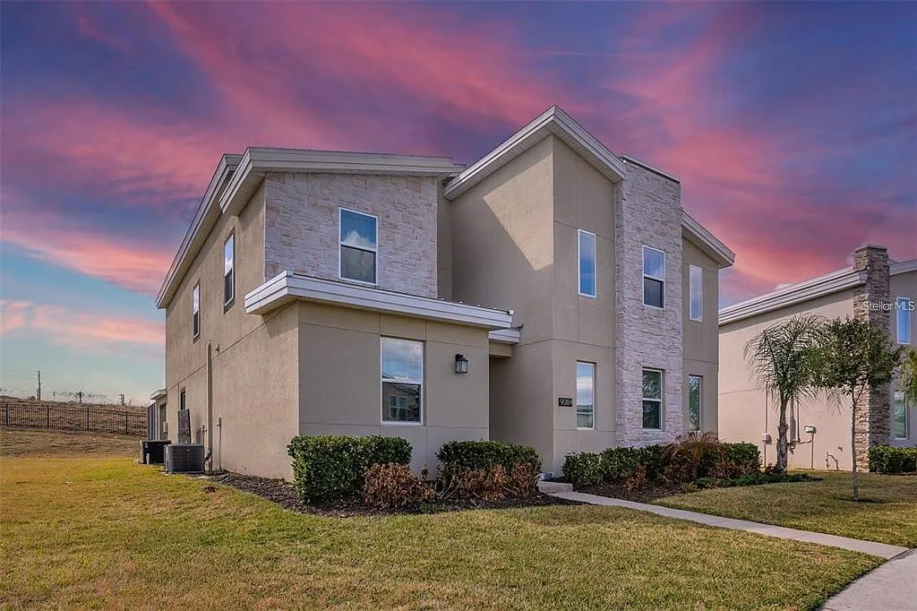 8 bed, 5.0 bath, 4370 sqft, $6,500 — Photo 4