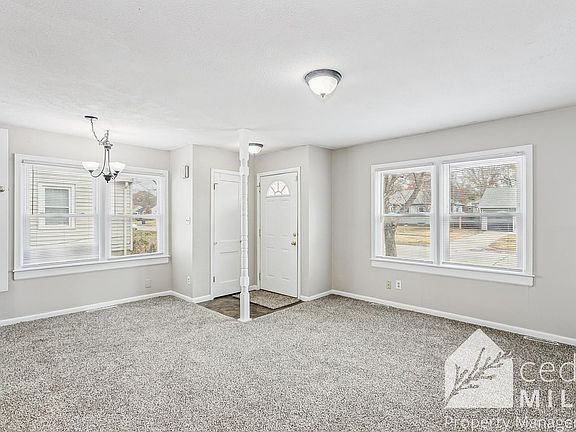 2nd image of 915 N Pinecrest St