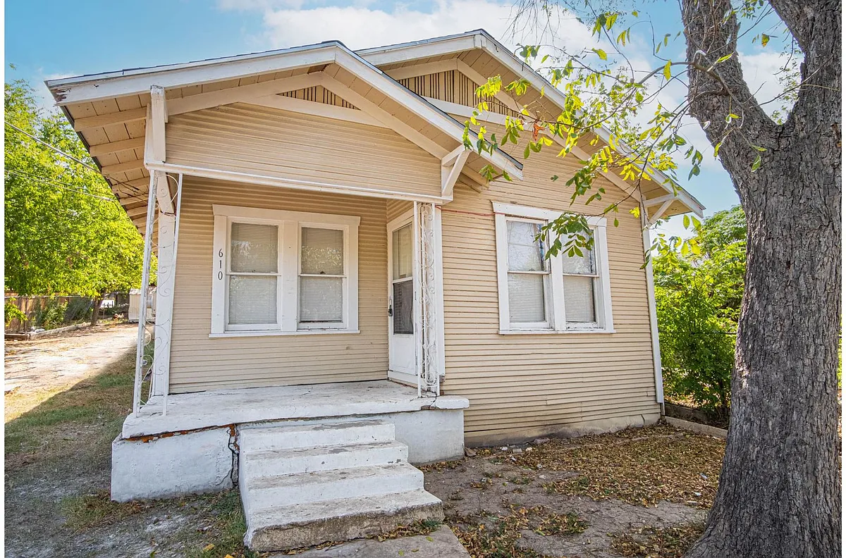 Building Photo - 610 Belmont