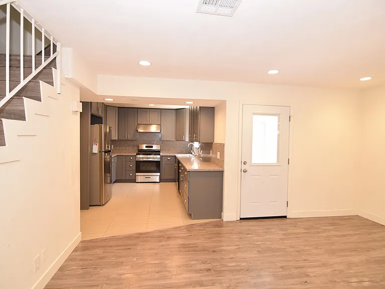 1295 Elm Ave #E — Photo 8