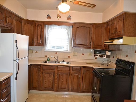2nd image of 918 Oxford Blvd