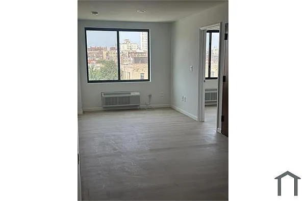 Building Photo - 943 College Ave #6E