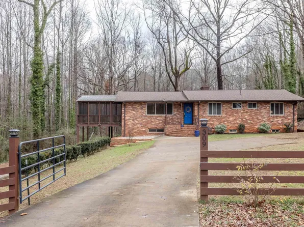 309 Club Dr, Travelers Rest, SC 29690