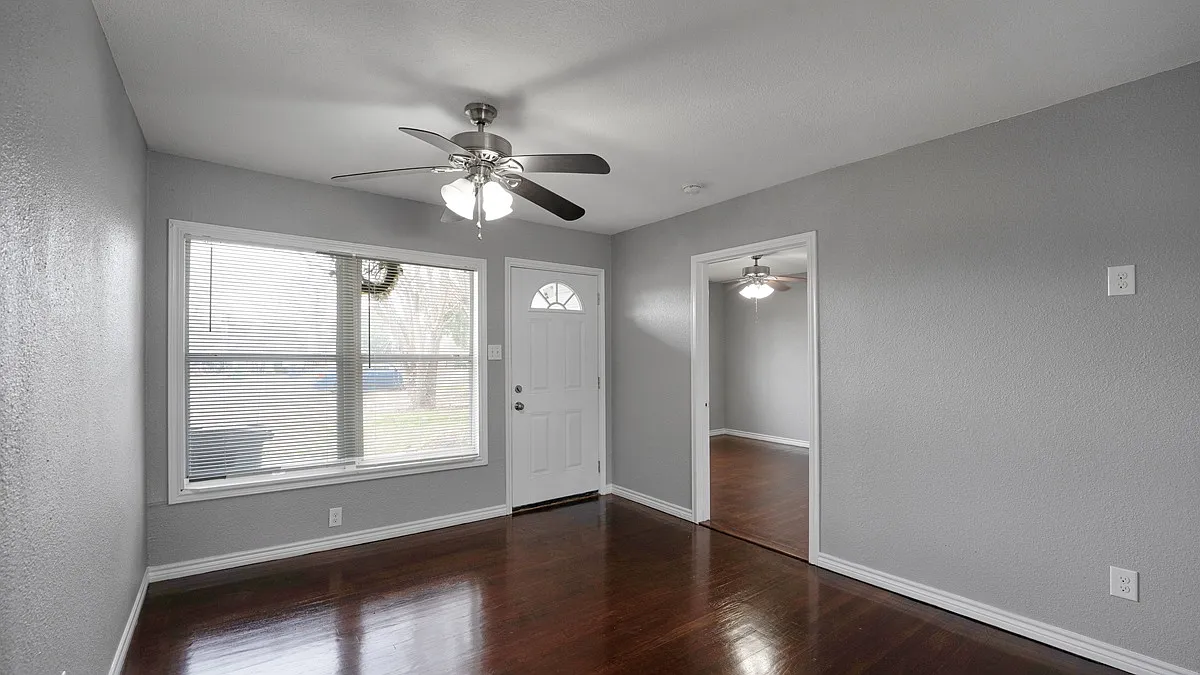 2513 Cincinnati Avenue - 1 — Photo 2