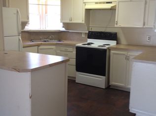 557 Arizona Ave, Wake Village, TX 75501