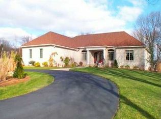 12 Thomas Dr, Lincoln, RI 02865