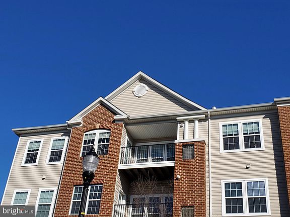3rd image of 7559 Stoney Run Dr Unit 301