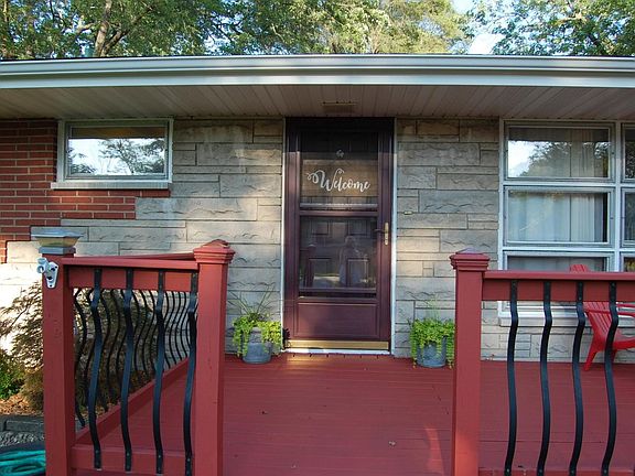 3rd image of 1101 Hokanson Dr
