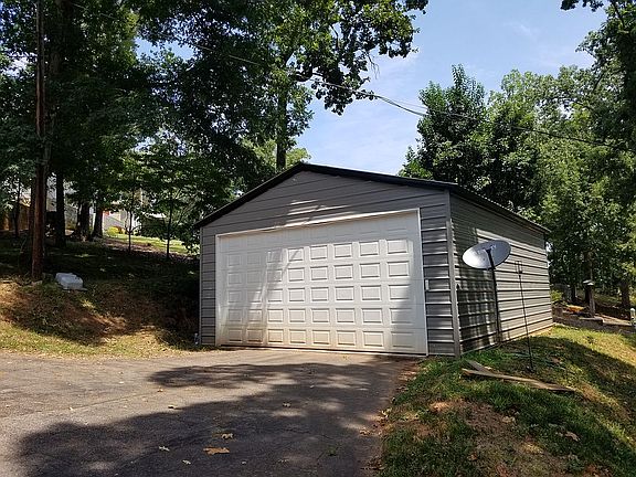 4th image of 137 Snyder Dr