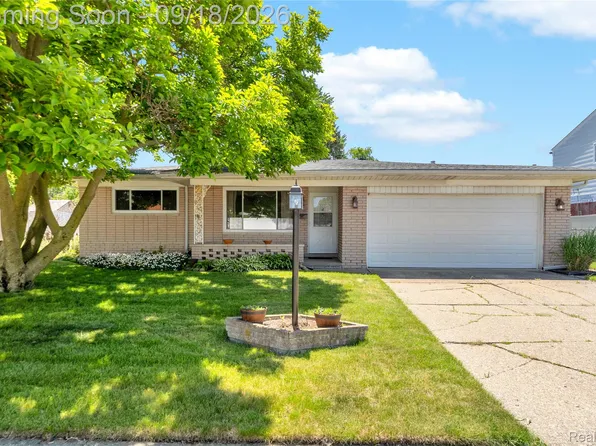 4840 Iowa Dr, Warren, MI 48092