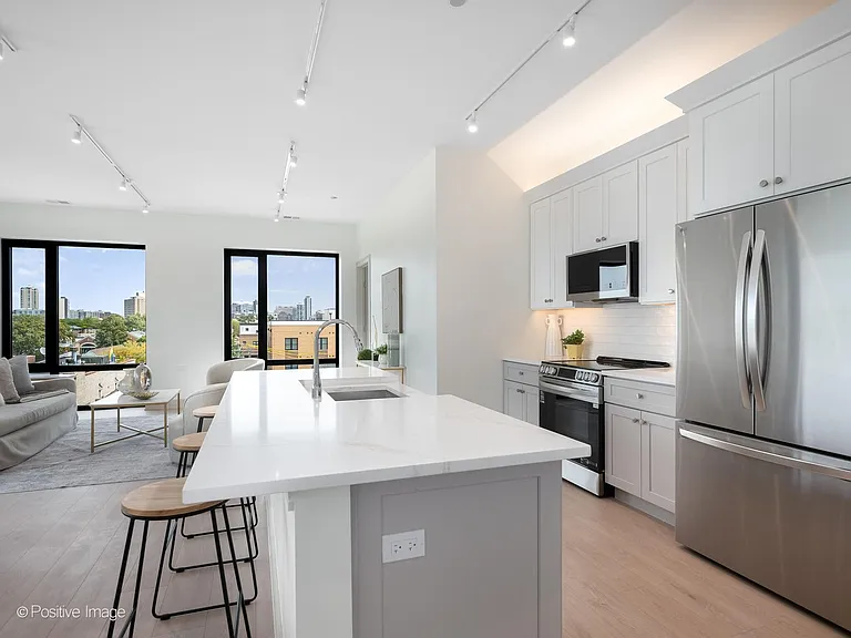 3202 N Racine Ave #306 — Photo 4