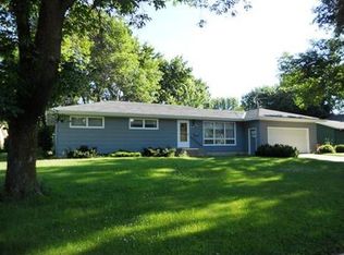 724 17th St, Windom, MN 56101