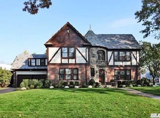 181 Whitehall Blvd, Garden City, NY 11530