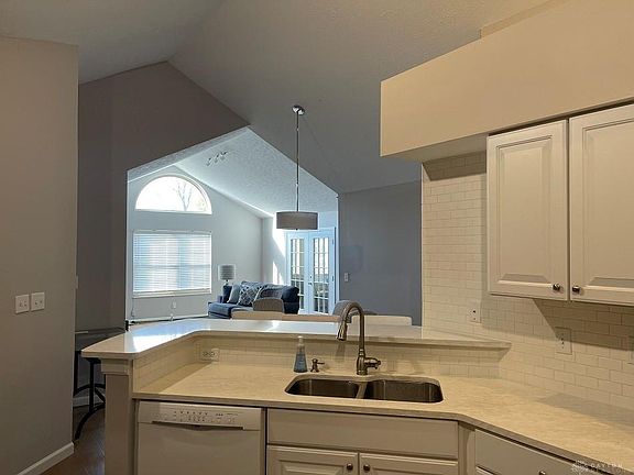 2nd image of 93 Villa Pointe Dr