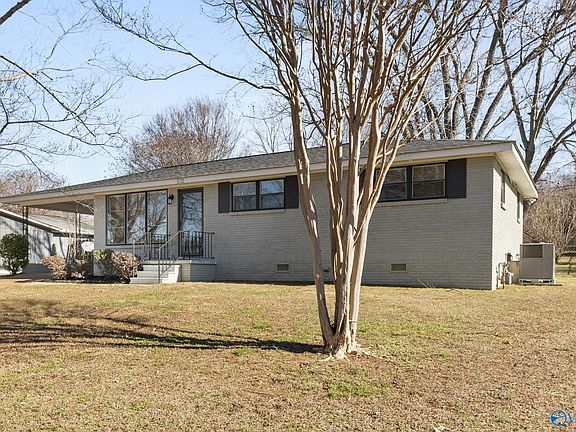 3rd image of 2022 Chambers Dr NE