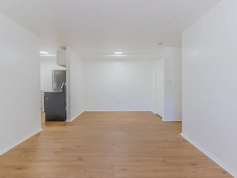 1342 W 114th St #11 — Photo 7