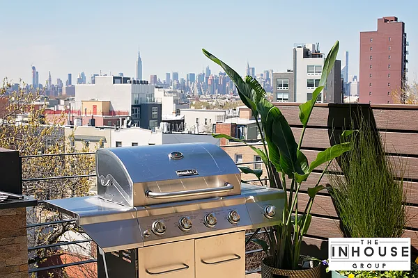 Sold by The In House Group | media 7