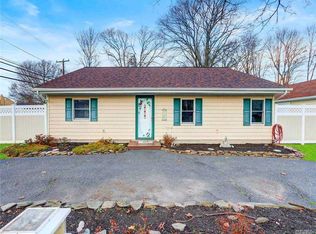 895 Grundy Ave, Holbrook, NY 11741