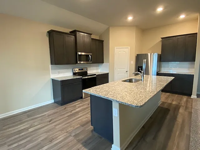 4 bed, 2006 sqft, $1,995 — Photo 3