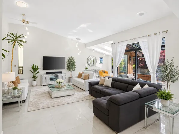 2940 Dresden Way, North Vancouver, BC V7H 1P6