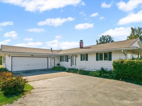 107 Walnut St N, Penfield, IL 61862