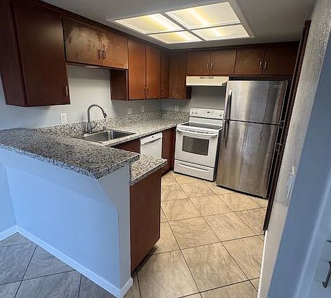 3rd image of 1902 Shadowbrook Dr APT 2