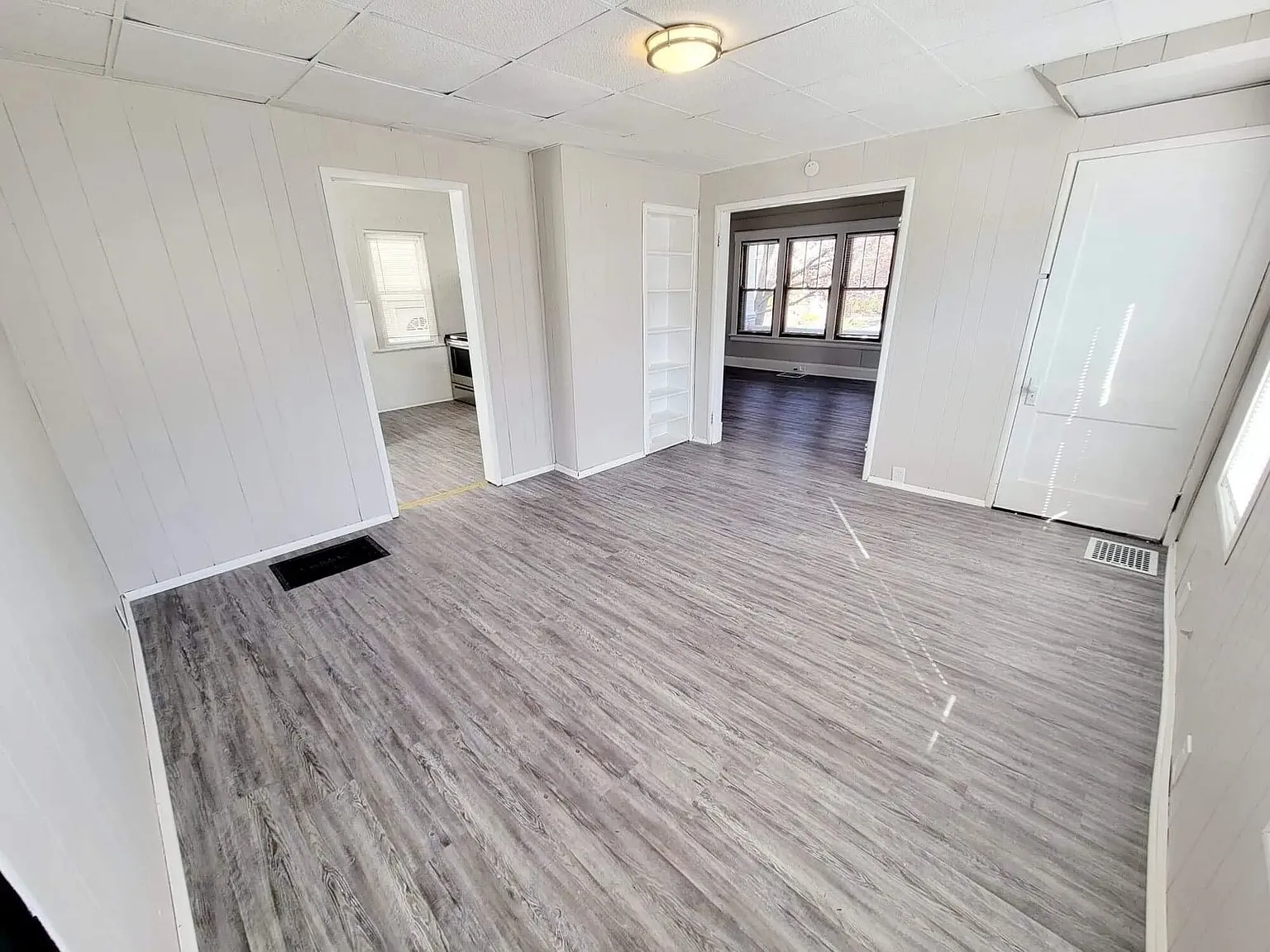 3 bed, 1.0 bath, 1450 sqft, $1,697 — Photo 4