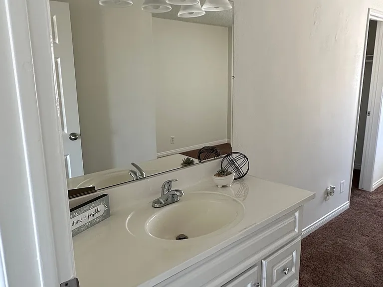 16205 Woodruff Ave — Photo 10