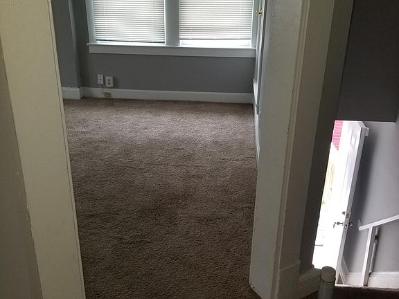 4th image of 420 W 37th St #2