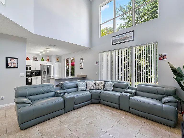 11221 NW 46th Dr — Photo 7
